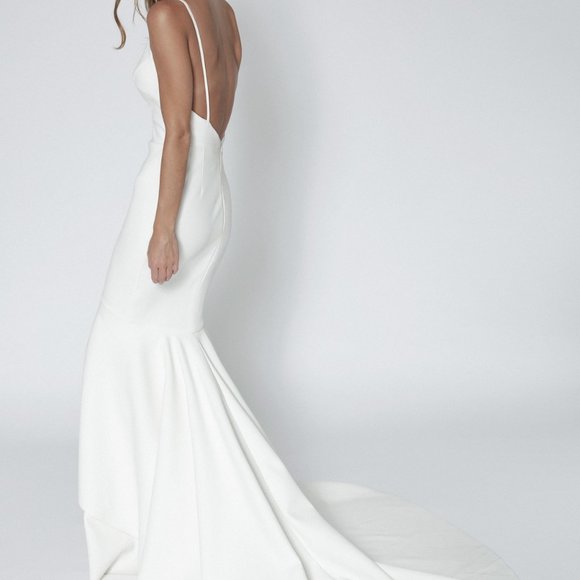 BRAND NEW UNWORN WEDDING DRESS - Picture 2 of 3